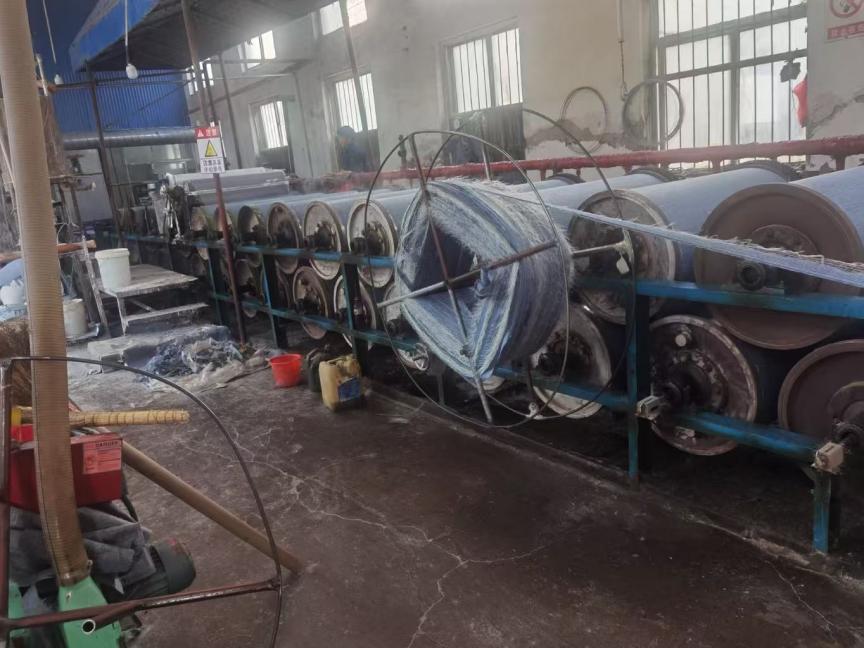 Membrana impermeable reforzada con fibra de vidrio.